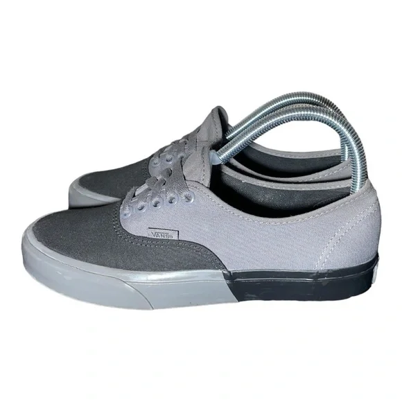 Vans Gray Two Tone Lace Up Sneakers Off The Wall Men size 6.5 and Women 8.0 - Picture 2 of 12